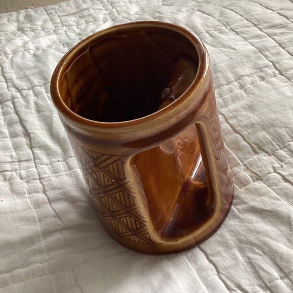 VINTAGE TIKKI GLAZED CERAMIC MUG WITH CONCAVE HANDLE; PRETTY COOL! - Picture 4 of 9